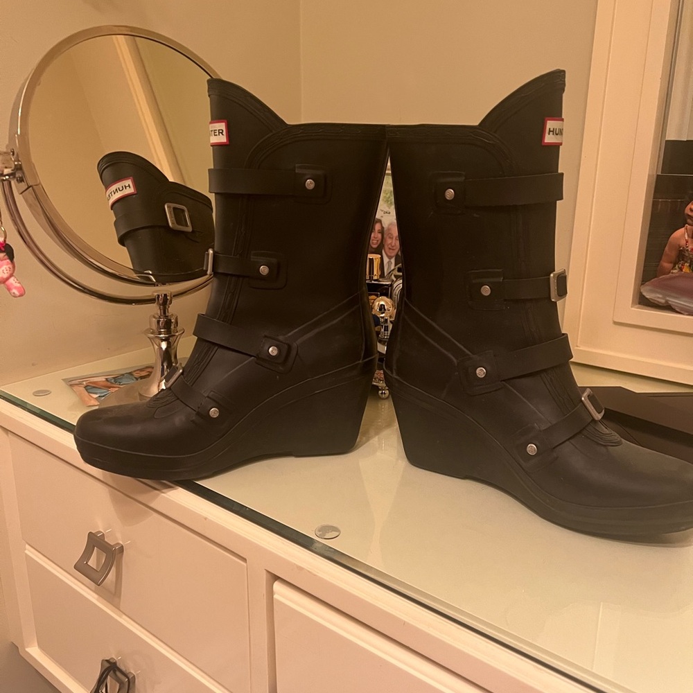 Hunter water proof boots w silver buckles